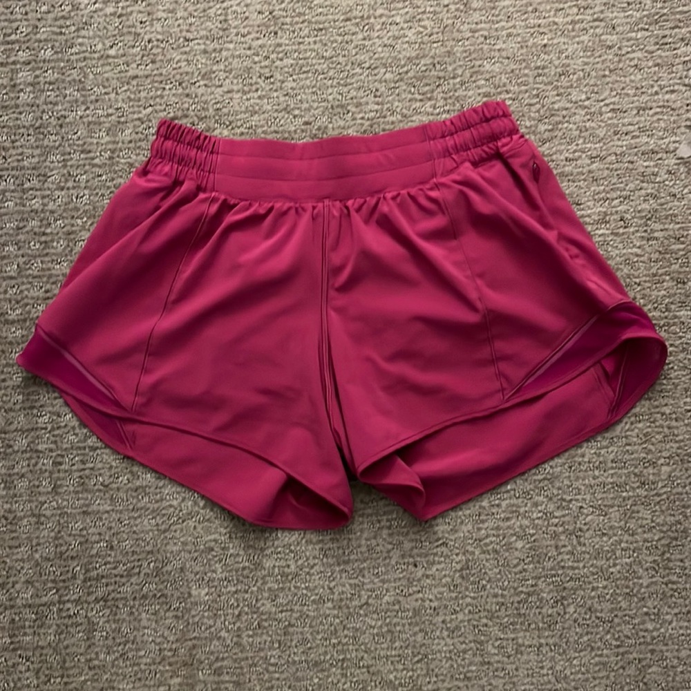 Ripened Raspberry lulu lemon hotty hots 4 in size 8 good condition